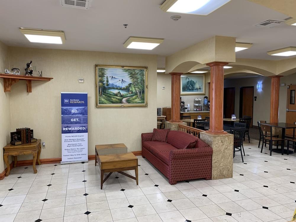 Surestay Plus Hotel By Best Western Мескит Екстериор снимка