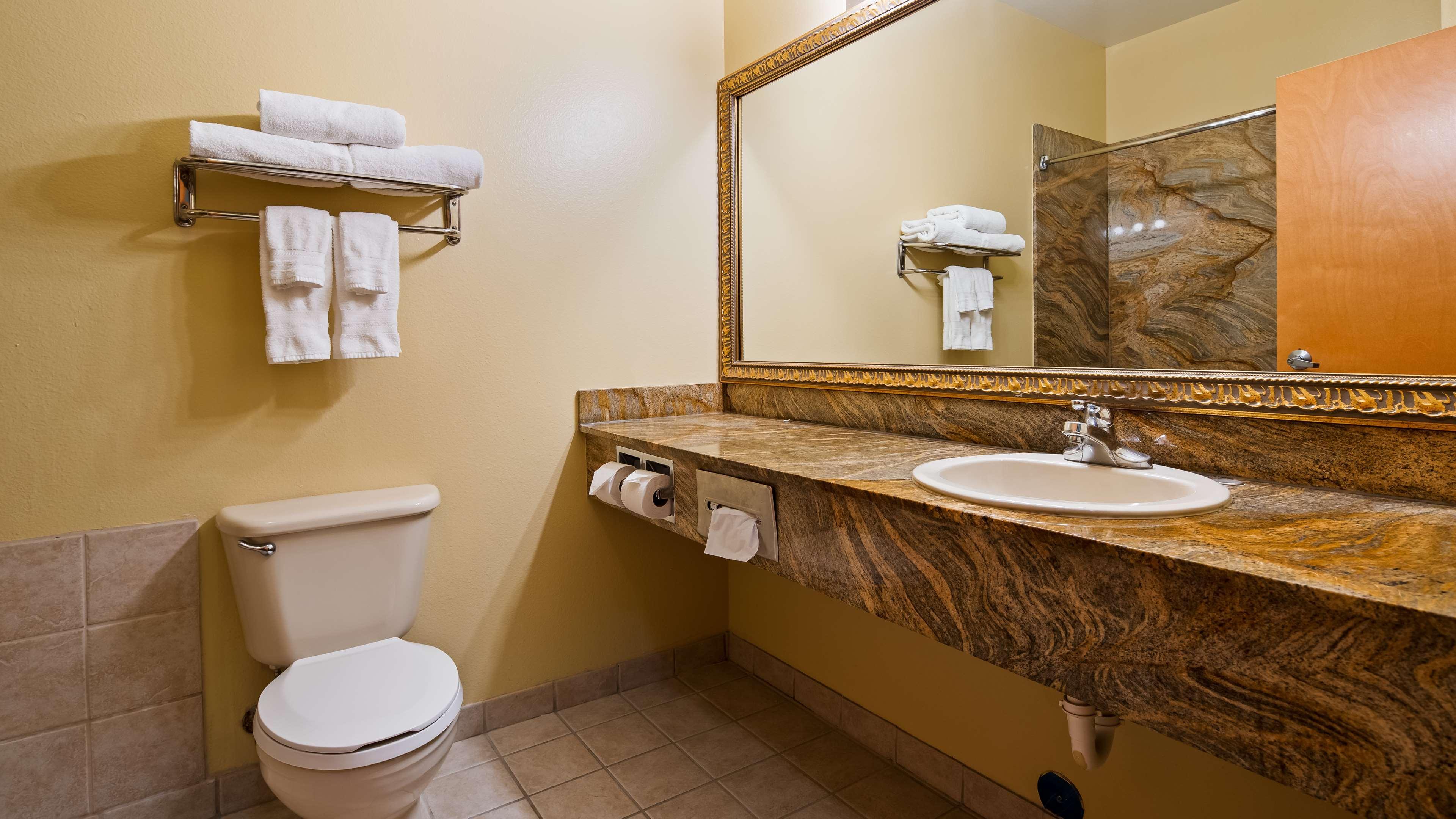 Surestay Plus Hotel By Best Western Мескит Екстериор снимка
