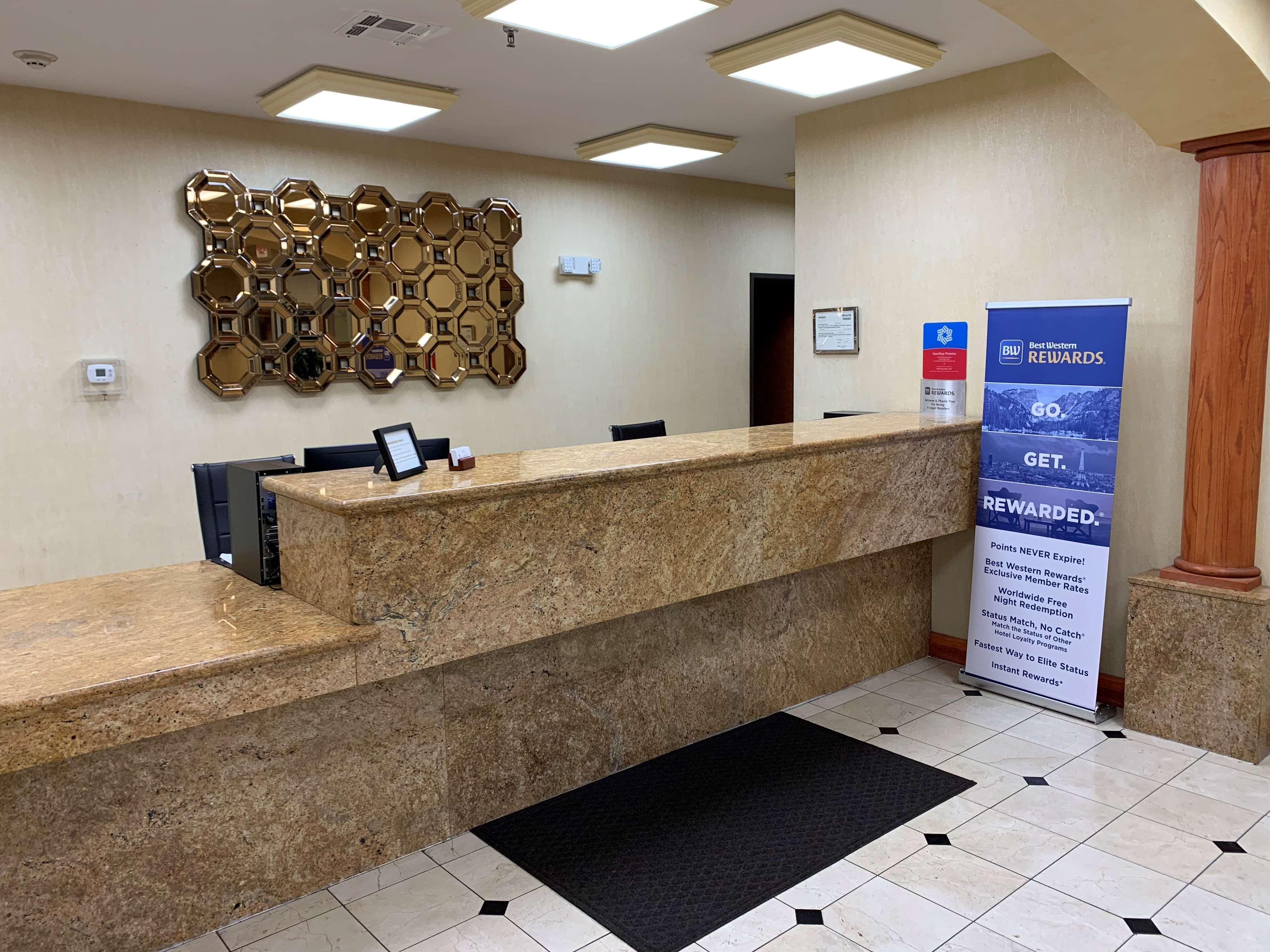 Surestay Plus Hotel By Best Western Мескит Екстериор снимка