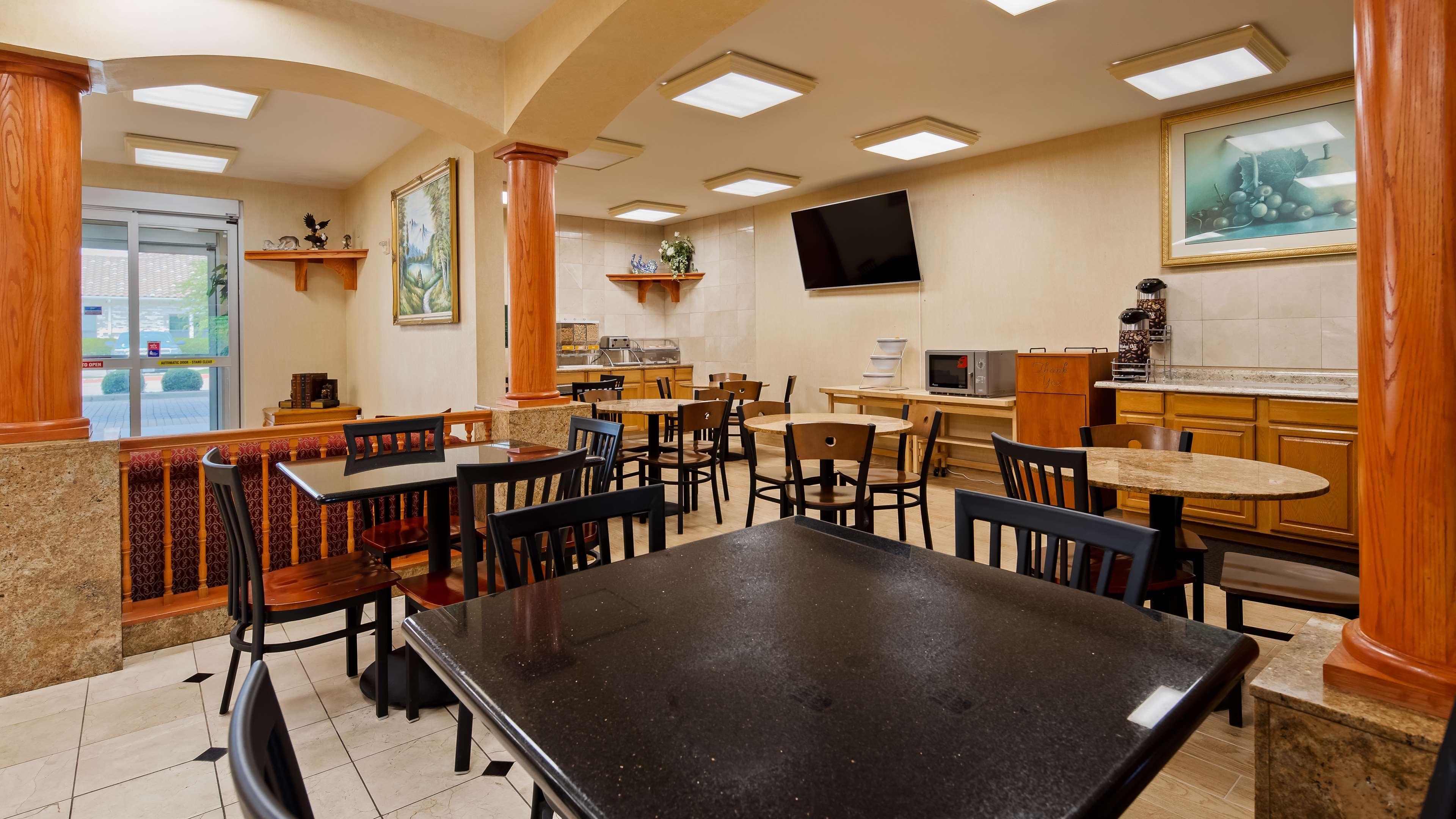 Surestay Plus Hotel By Best Western Мескит Екстериор снимка