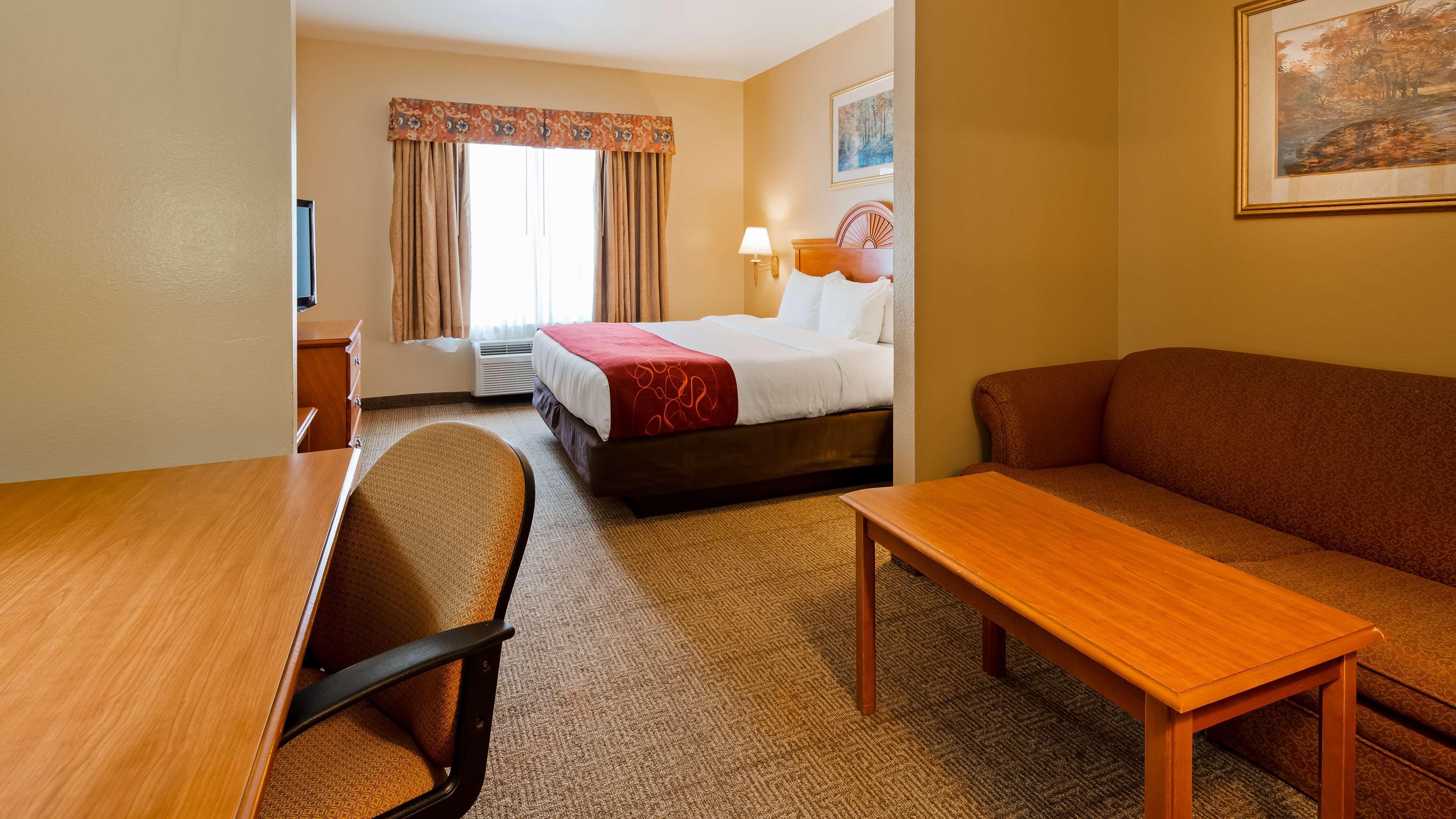Surestay Plus Hotel By Best Western Мескит Екстериор снимка