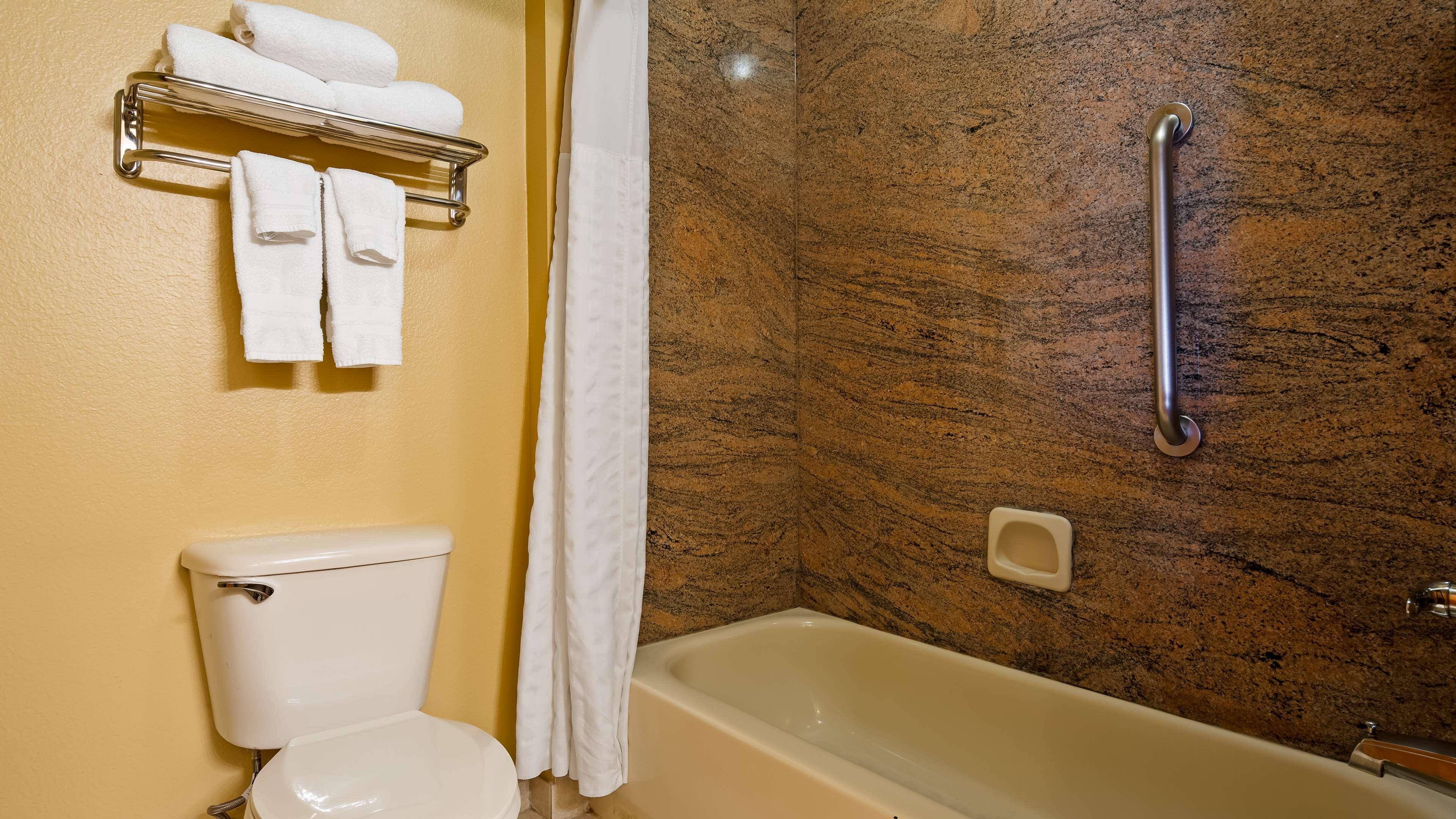 Surestay Plus Hotel By Best Western Мескит Екстериор снимка