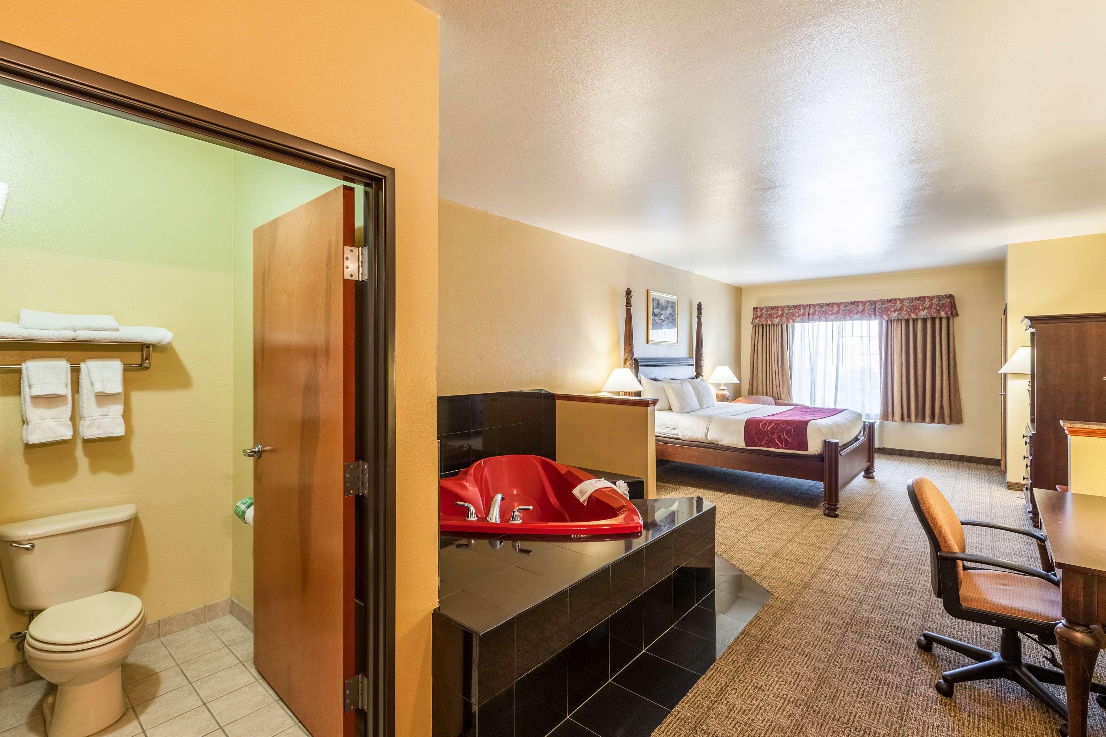 Surestay Plus Hotel By Best Western Мескит Екстериор снимка