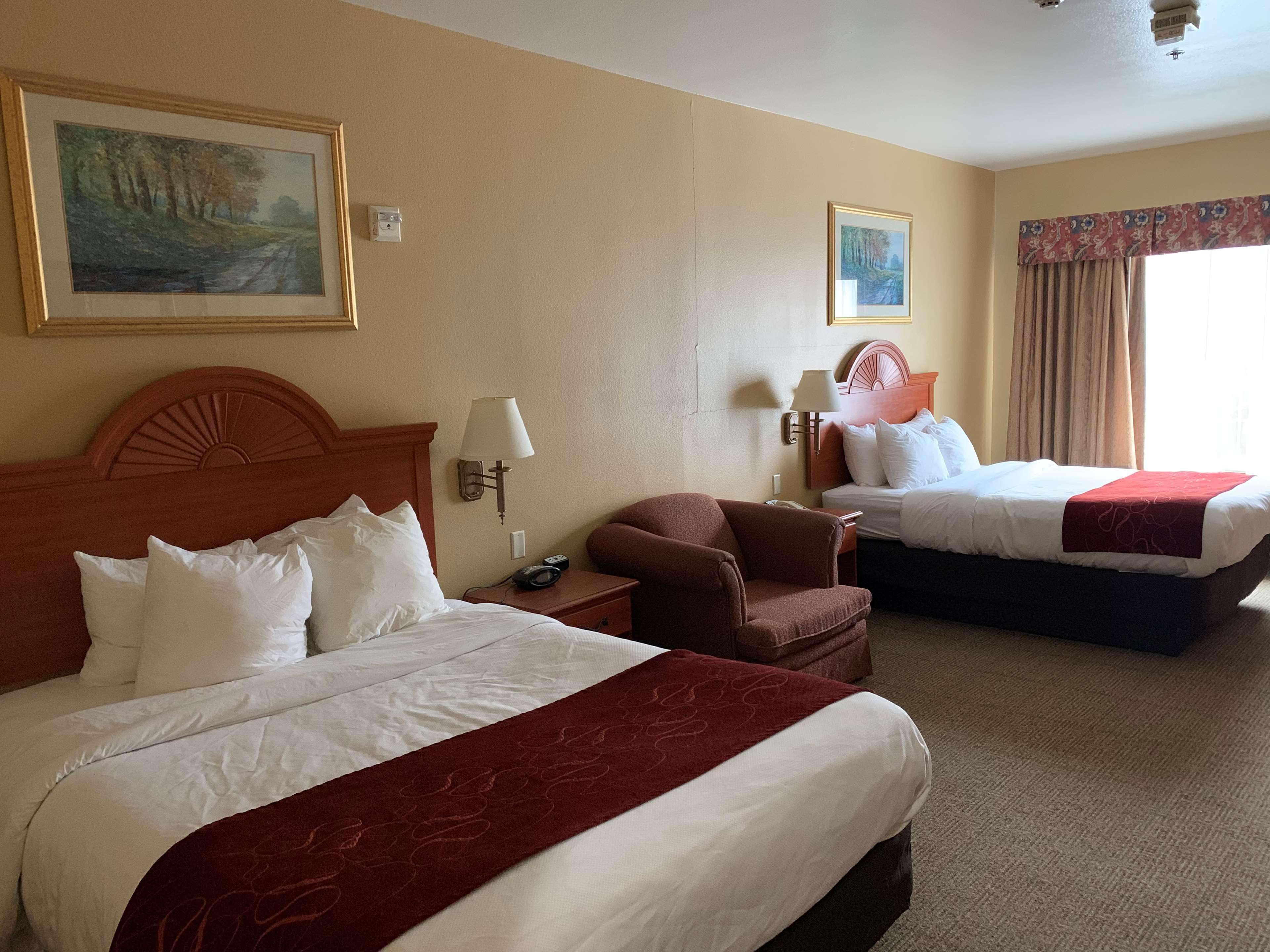 Surestay Plus Hotel By Best Western Мескит Екстериор снимка