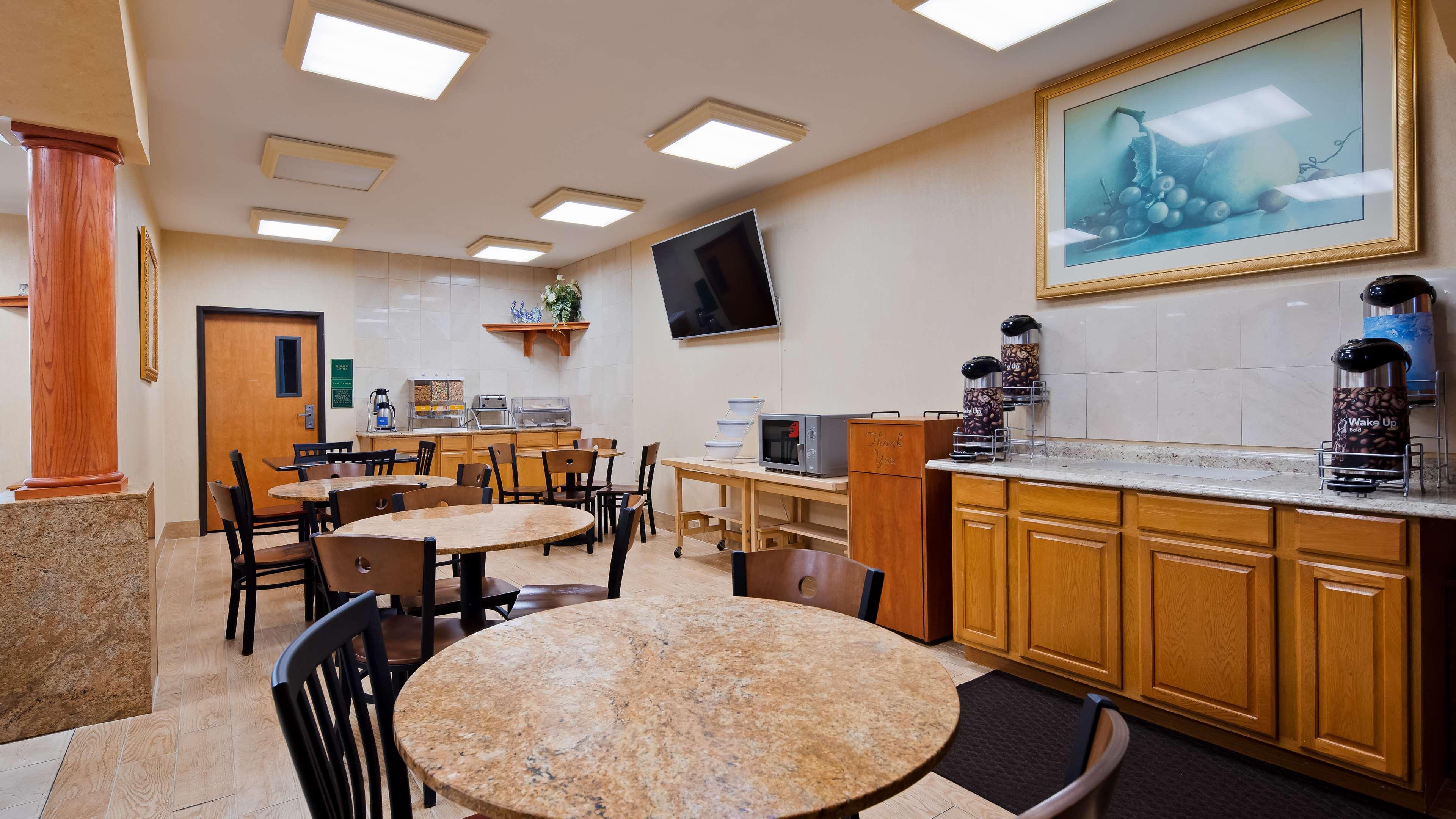 Surestay Plus Hotel By Best Western Мескит Екстериор снимка