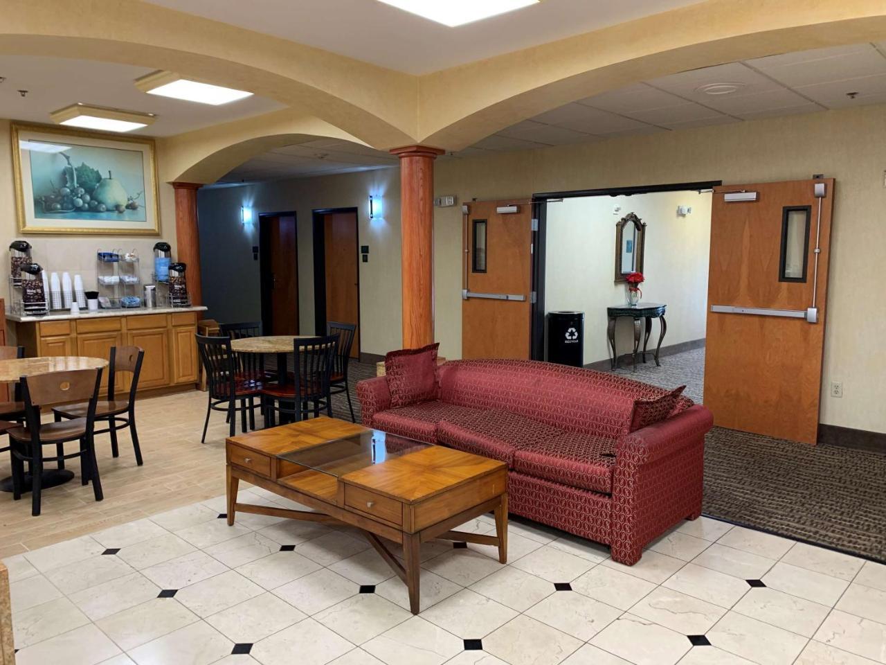 Surestay Plus Hotel By Best Western Мескит Екстериор снимка