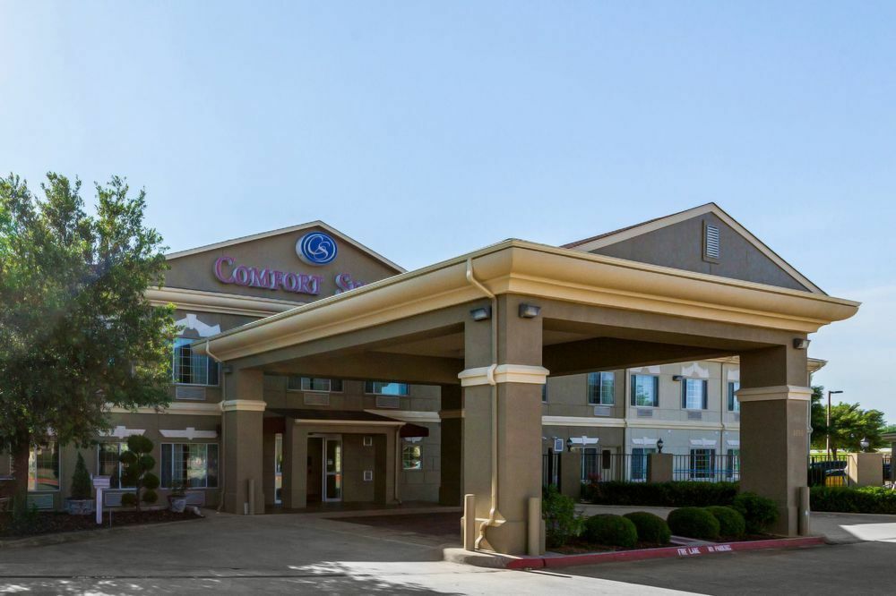 Surestay Plus Hotel By Best Western Мескит Екстериор снимка