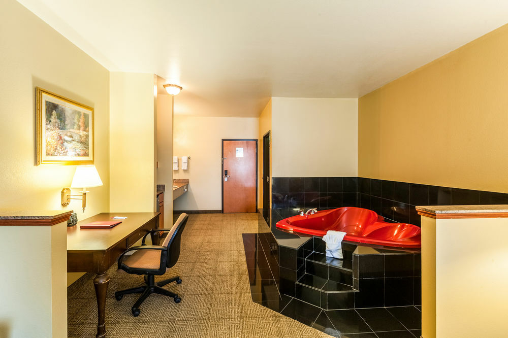 Surestay Plus Hotel By Best Western Мескит Екстериор снимка